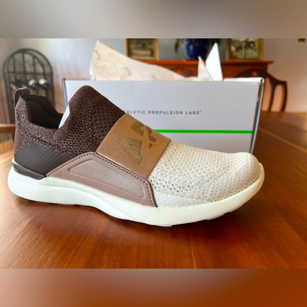 NWT APL Techloom Bliss 7.5 Chocolate/Almond/Ivory